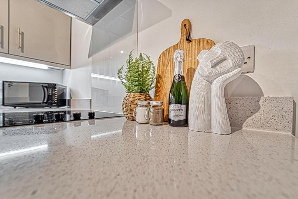 Guest Homes - Watledge House Apartment Тюксбъри Екстериор снимка