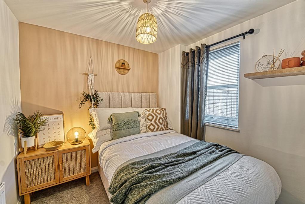 Guest Homes - Watledge House Apartment Тюксбъри Екстериор снимка