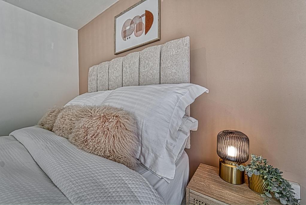 Guest Homes - Watledge House Apartment Тюксбъри Екстериор снимка