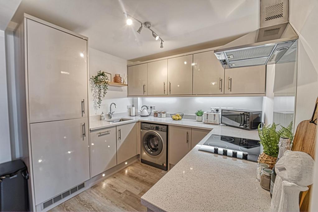 Guest Homes - Watledge House Apartment Тюксбъри Екстериор снимка