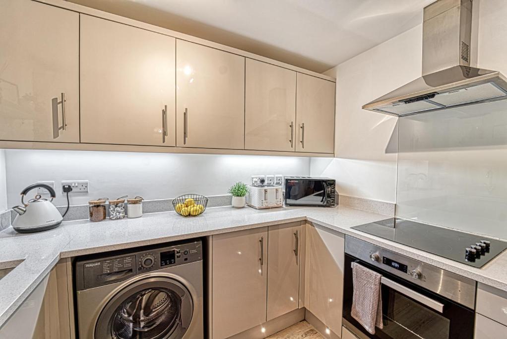Guest Homes - Watledge House Apartment Тюксбъри Екстериор снимка