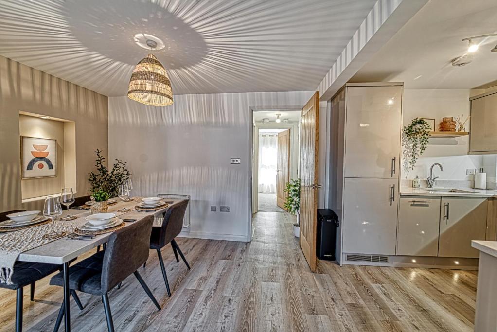 Guest Homes - Watledge House Apartment Тюксбъри Екстериор снимка