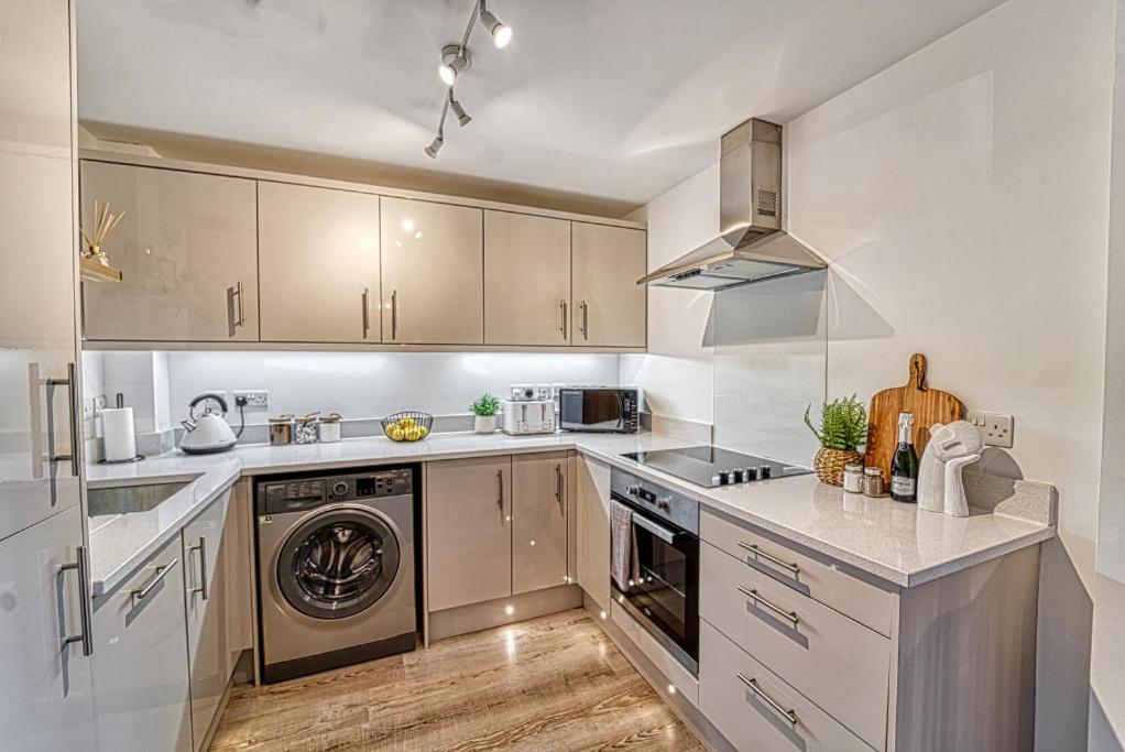 Guest Homes - Watledge House Apartment Тюксбъри Екстериор снимка
