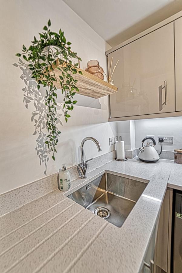 Guest Homes - Watledge House Apartment Тюксбъри Екстериор снимка