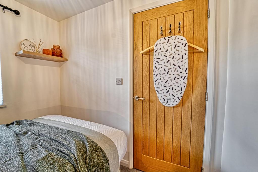 Guest Homes - Watledge House Apartment Тюксбъри Екстериор снимка